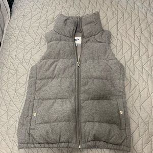 Gray old navy puffer vest size xs